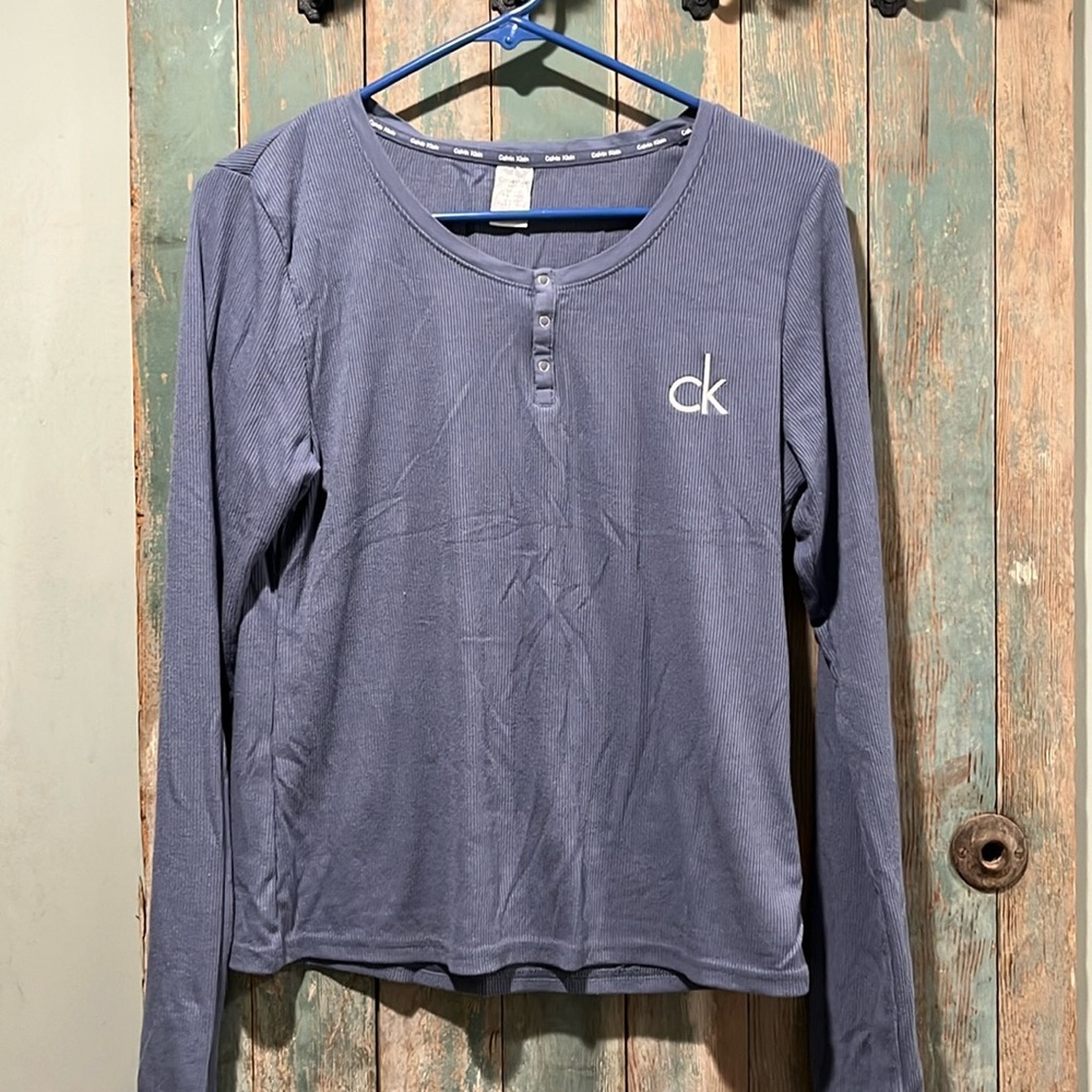 Calvin Klein women’s small dark gray sleep shirt long sleeve